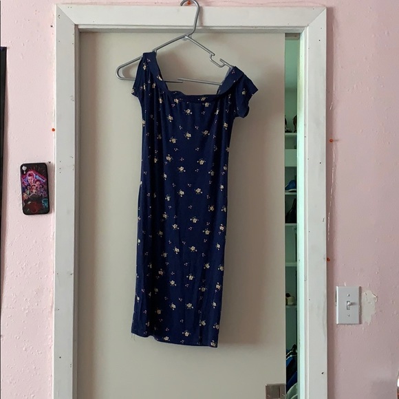 Size small dresses - Picture 2 of 2